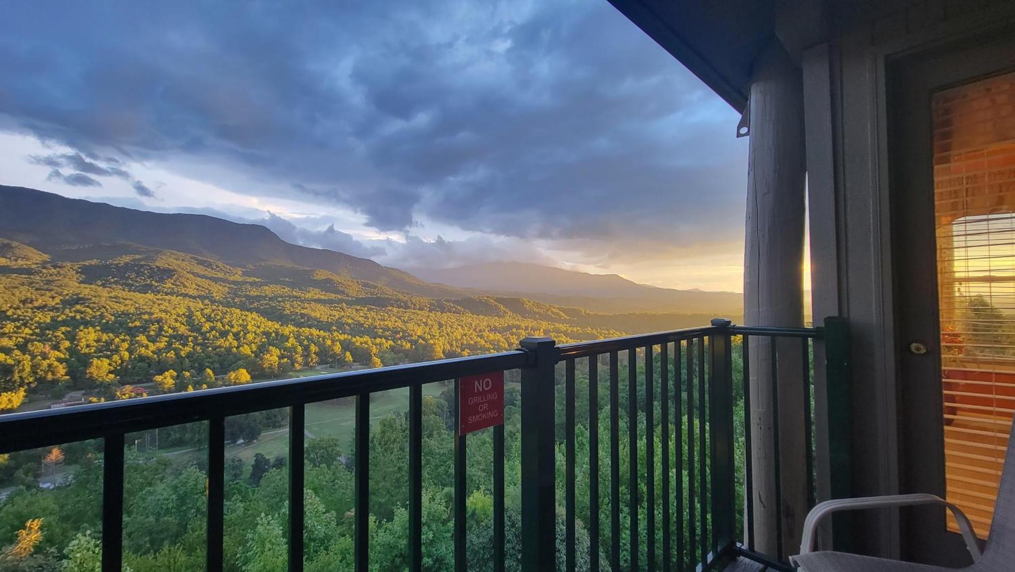 Appartamento Stairway To Heaven, Breathtaking Mtn Views Indoor Pool & Hot Tub Gatlinburg Esterno foto